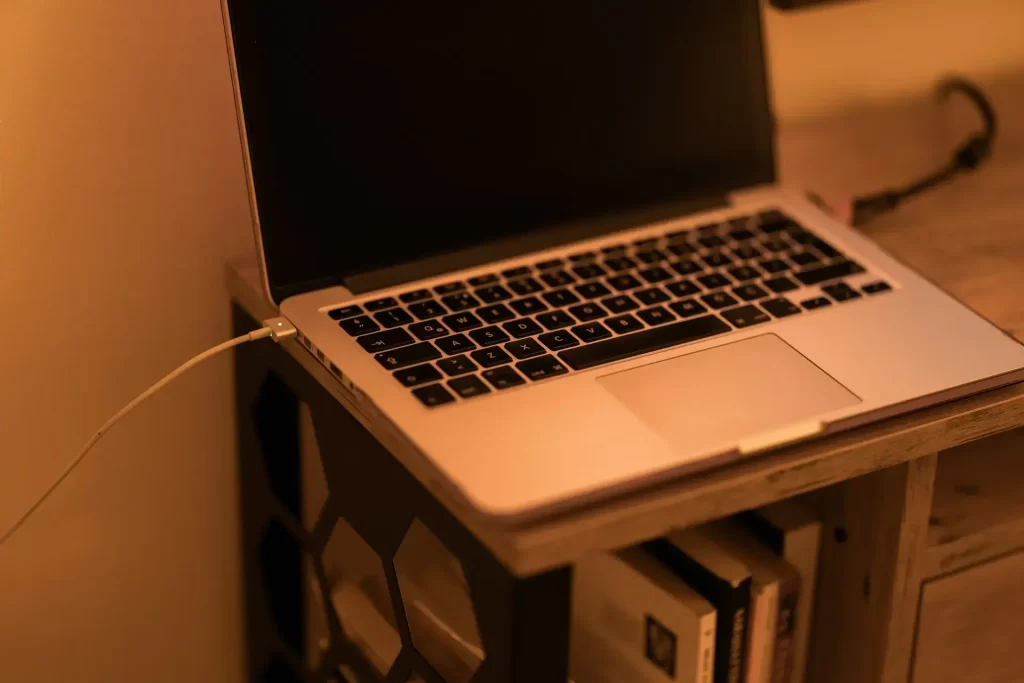 Es malo para la batería tener la laptop conectada todo el tiempo​